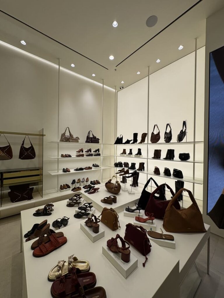 Santa Irreverência - Arezzo – Rio Design Barra