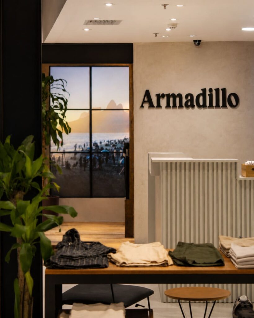 Santa Irreverência - Armadillo Rio Design Barra