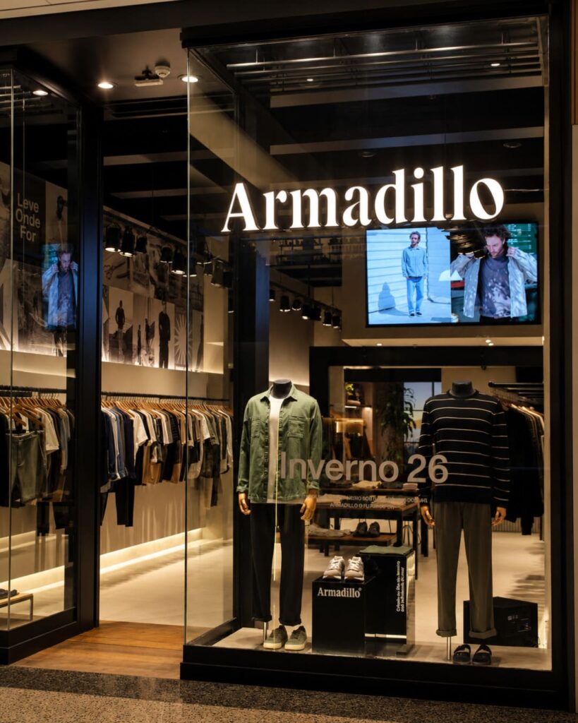 Santa Irreverência - Armadillo Rio Design Barra