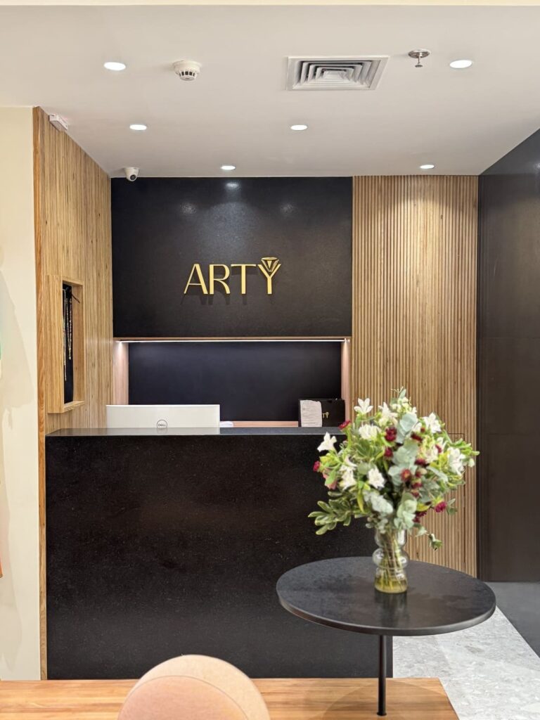 Santa Irreverência - Arty – Rio Design Shopping