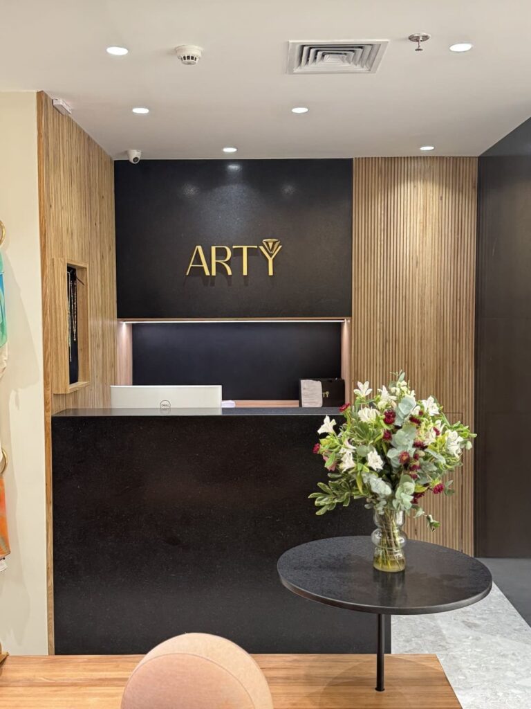 Santa Irreverência - Arty – Rio Design Shopping