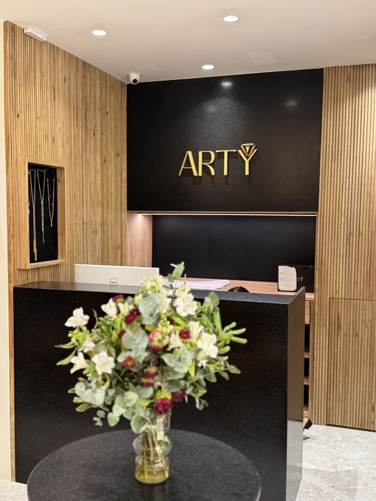 Santa Irreverência - Arty – Rio Design Shopping