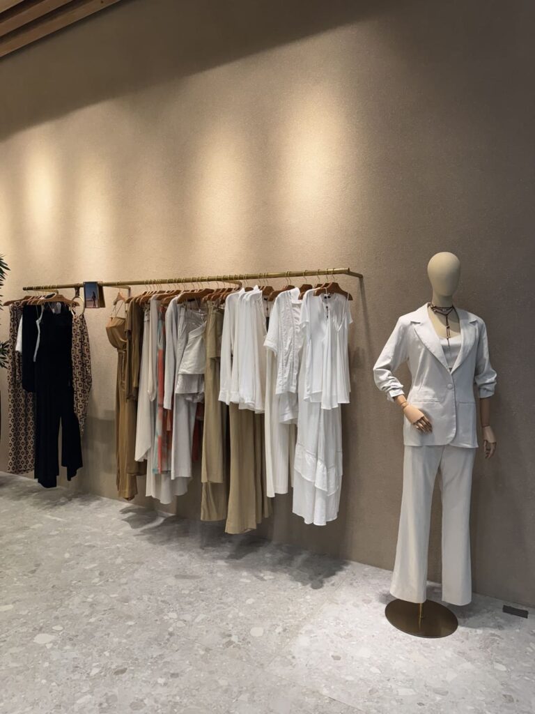 Santa Irreverência - Arty – Rio Design Shopping