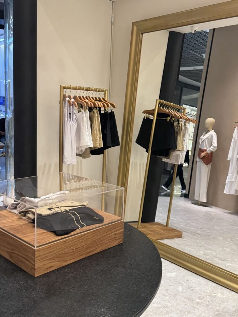 Santa Irreverência - Arty – Rio Design Shopping