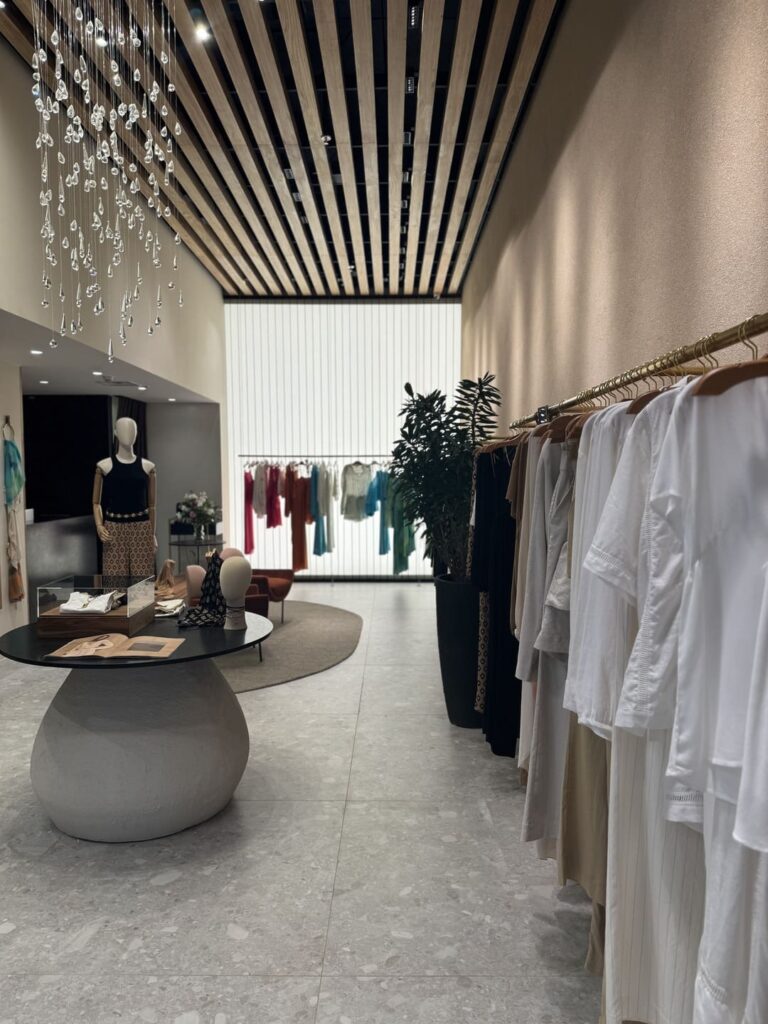 Santa Irreverência - Arty – Rio Design Shopping