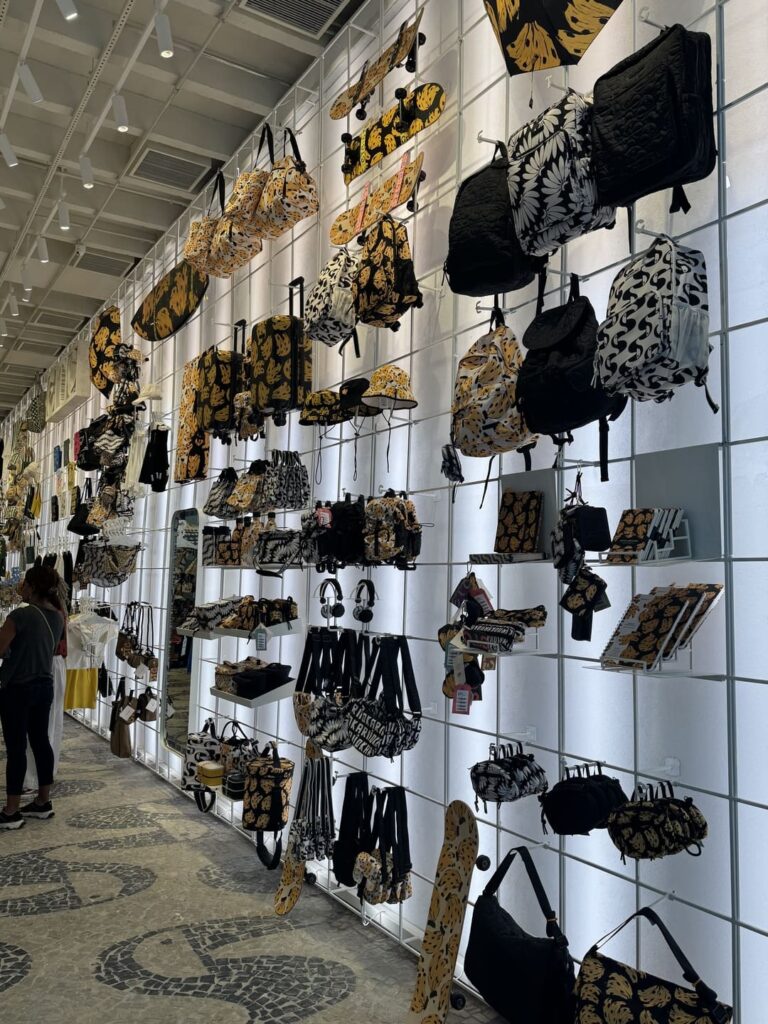 Santa Irreverência - Farm ETC flagship – Ipanema