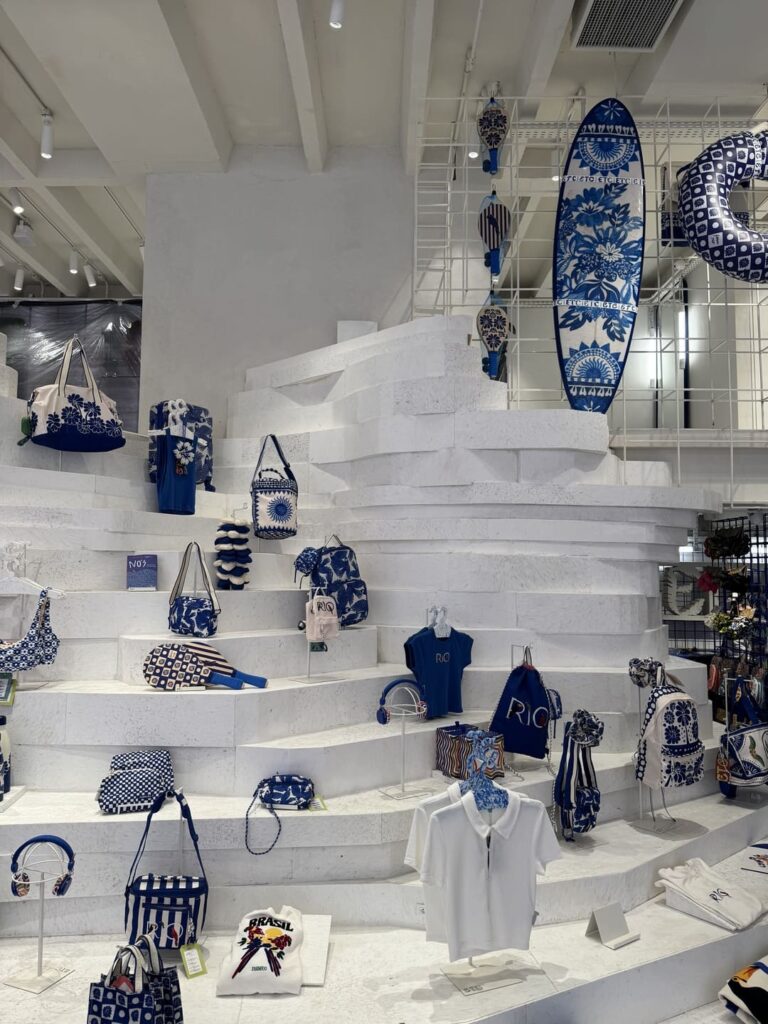 Santa Irreverência - Farm ETC flagship – Ipanema