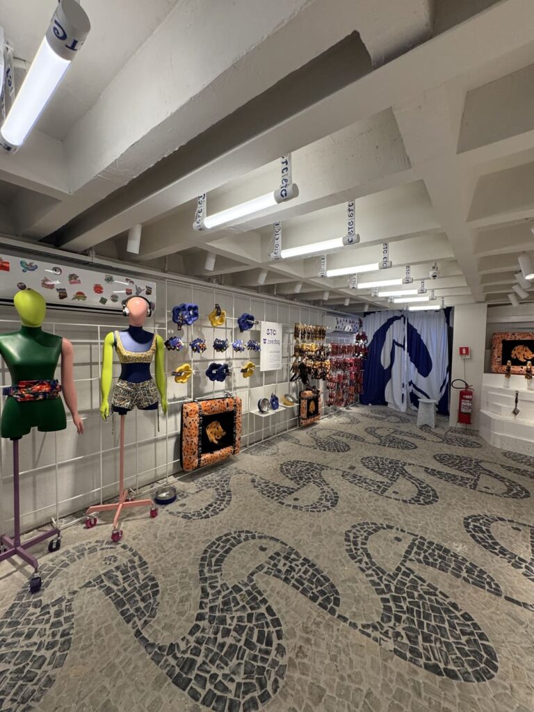 Santa Irreverência - Farm ETC flagship – Ipanema