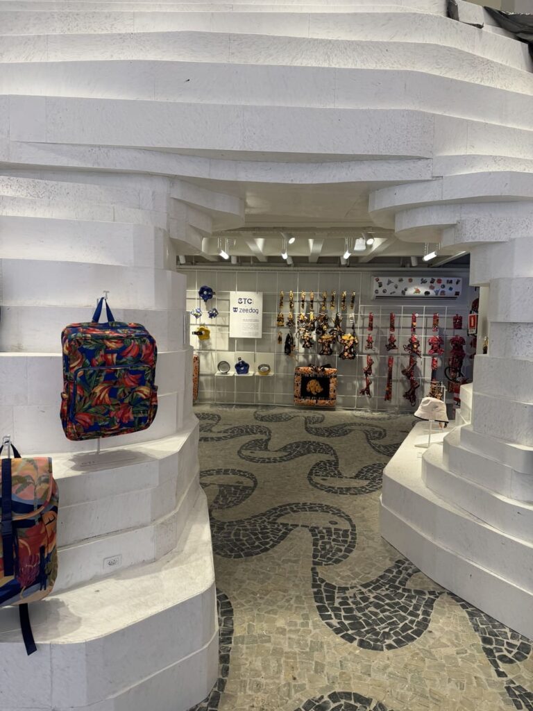 Santa Irreverência - Farm ETC flagship – Ipanema