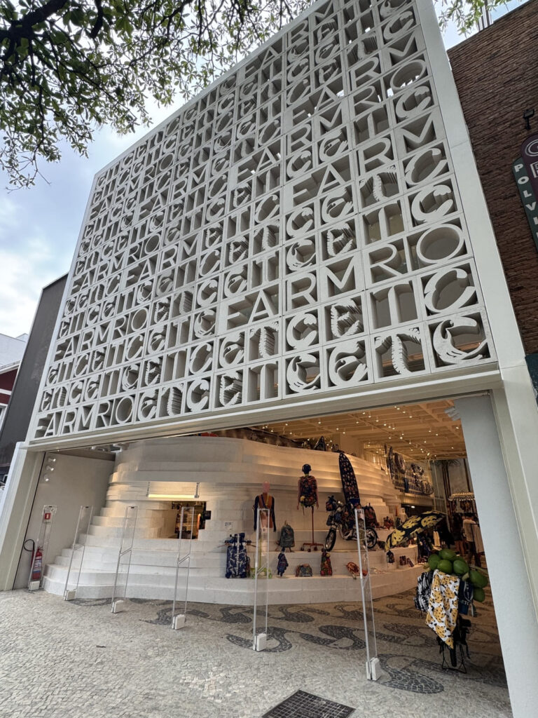 Santa Irreverência - Farm ETC flagship – Ipanema