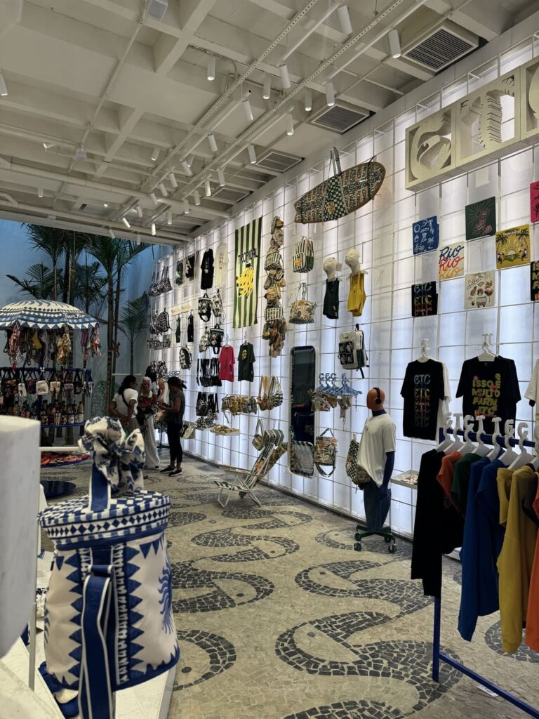 Santa Irreverência - Farm ETC flagship – Ipanema