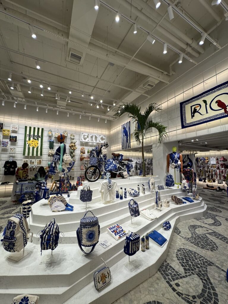 Santa Irreverência - Farm ETC – Rio Design Barra