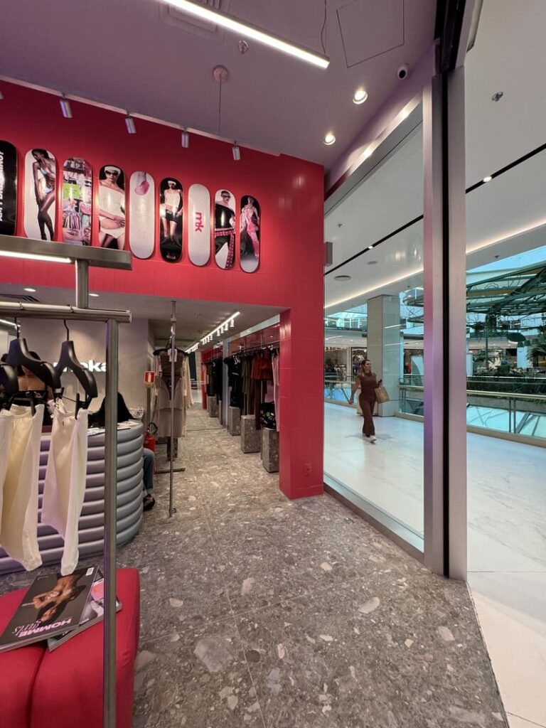 Santa Irreverência - Makai – Barra Shopping